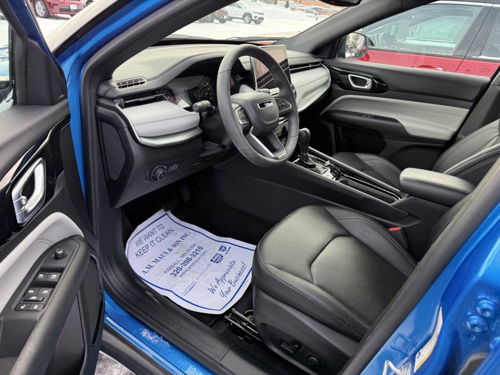 Used 2025 Jeep Compass Limited AWD/4WD image 10