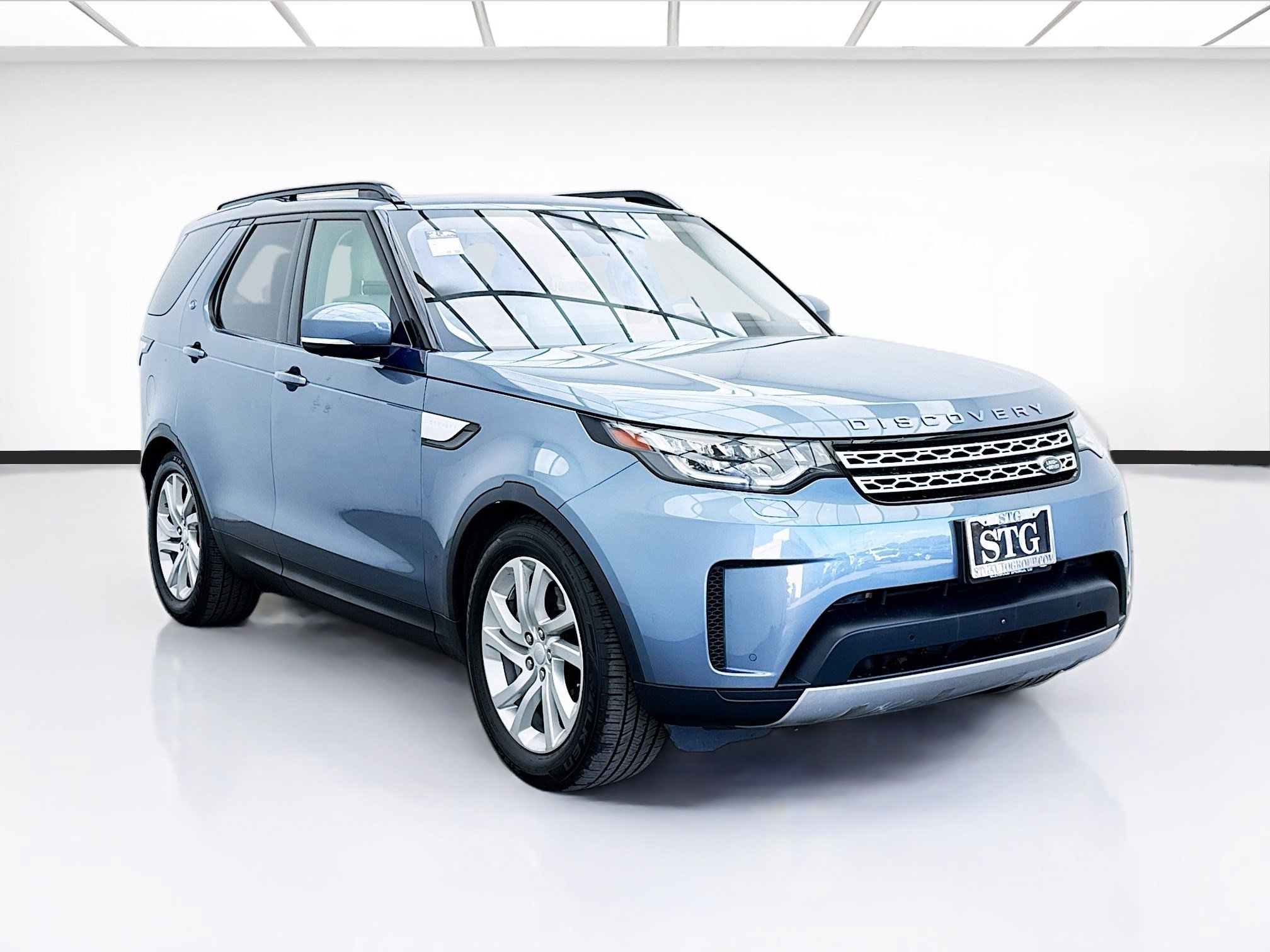 Used 2018 Land Rover Discovery HSE image 3