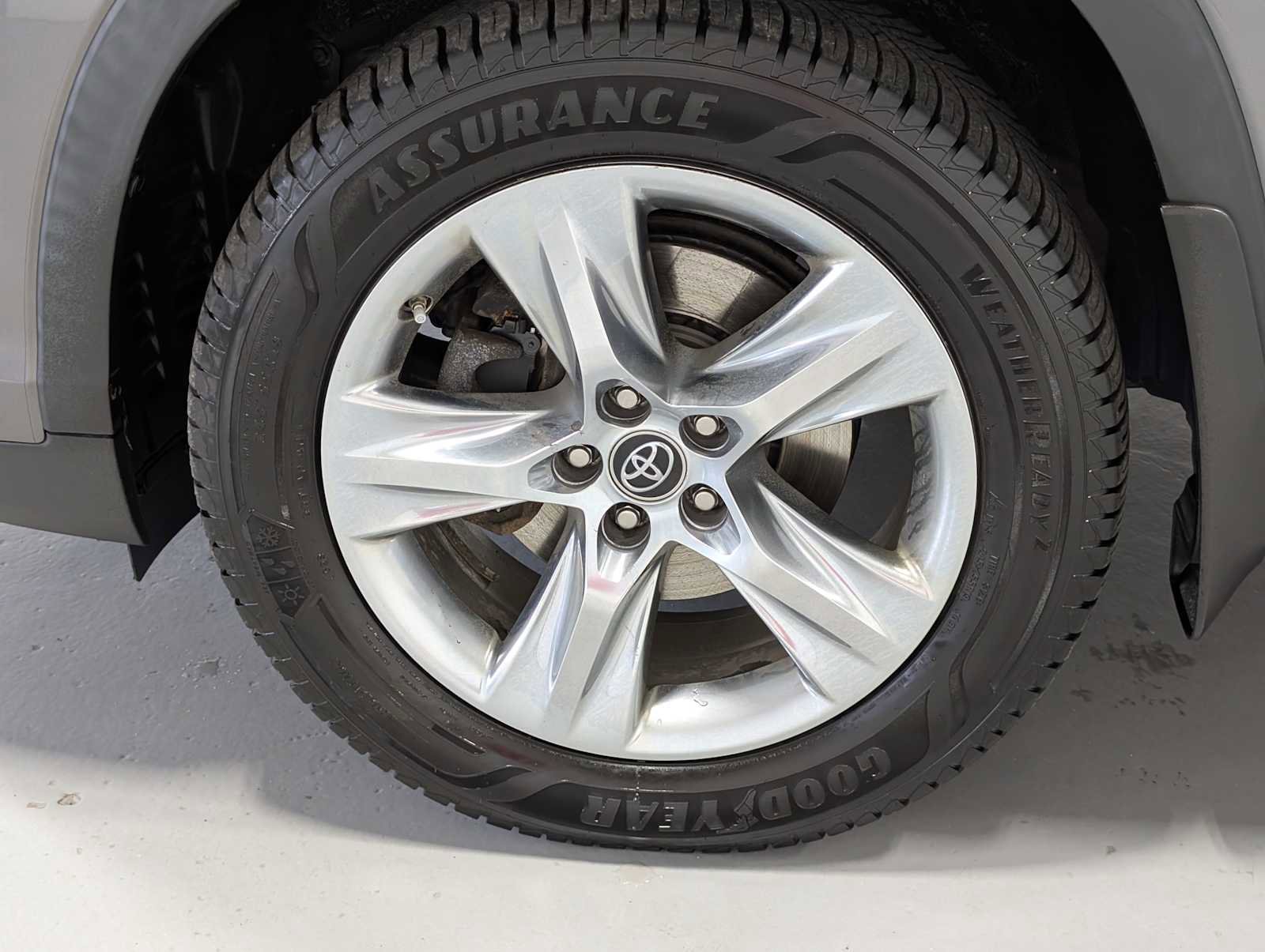 Used 2019 Toyota Highlander Limited image 3