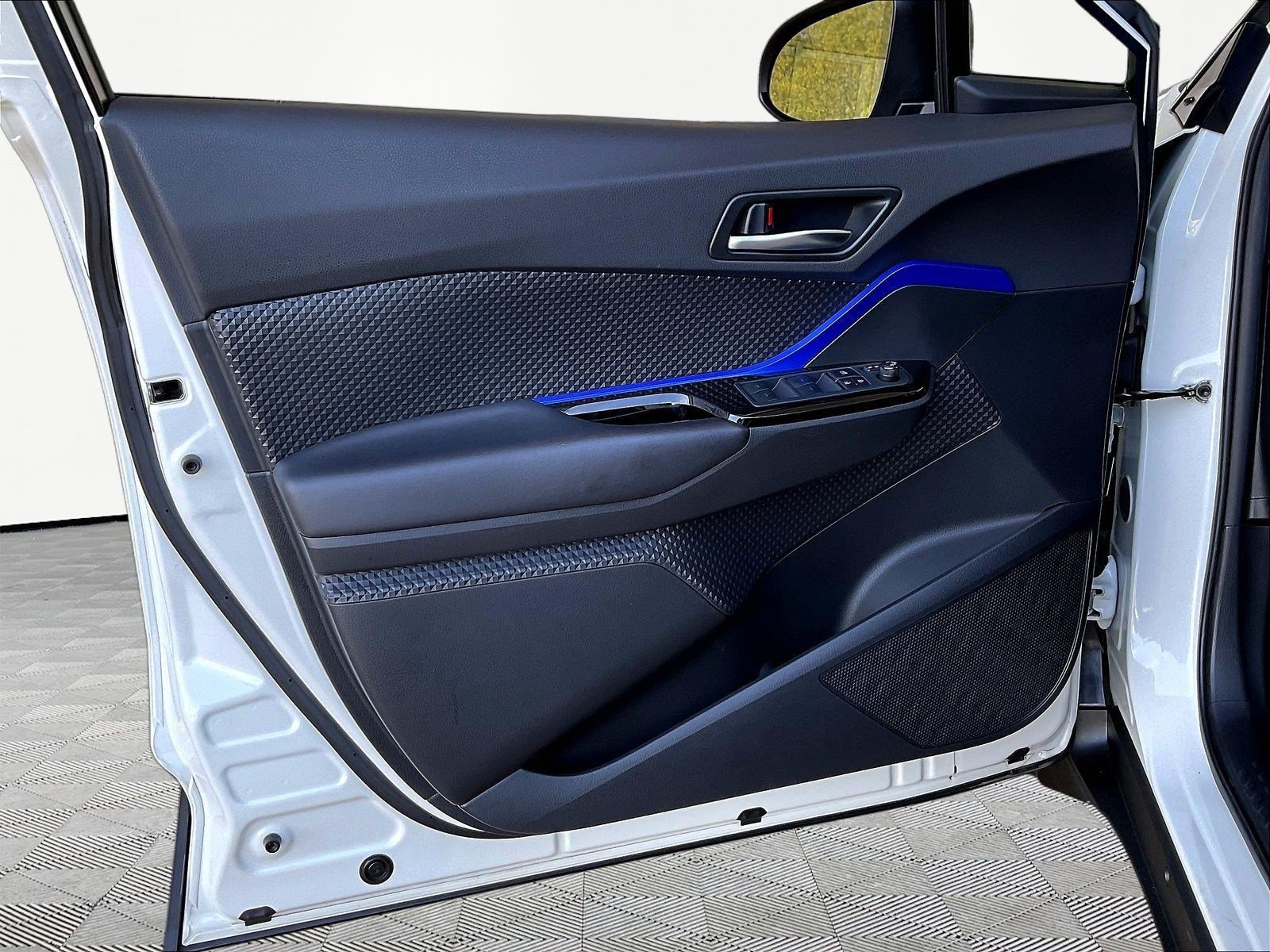 Used 2020 Toyota C-HR XLE FWD image 19