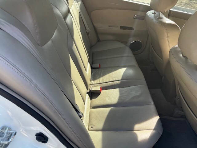 Used 2005 Nissan Altima 3.5 SE w/ (V01) Leather Pkg FWD image 16