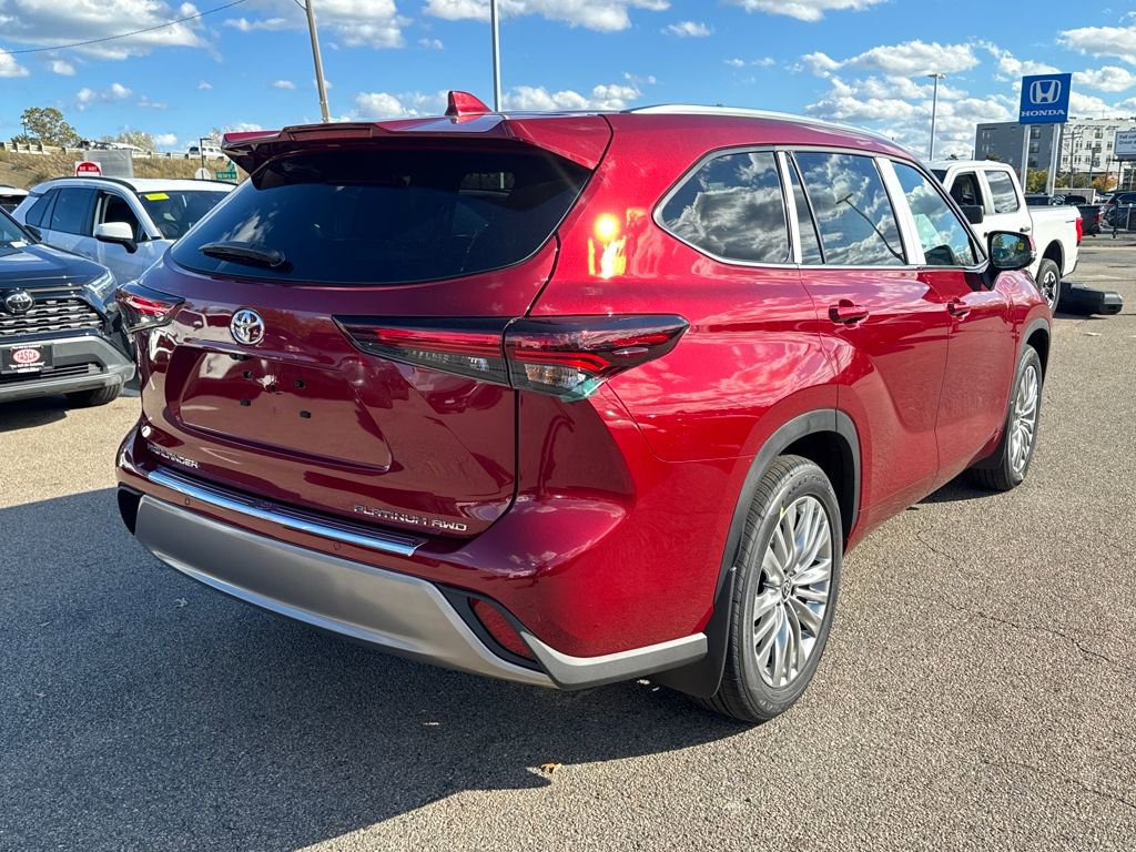 New 2026 Toyota Highlander Platinum image 7