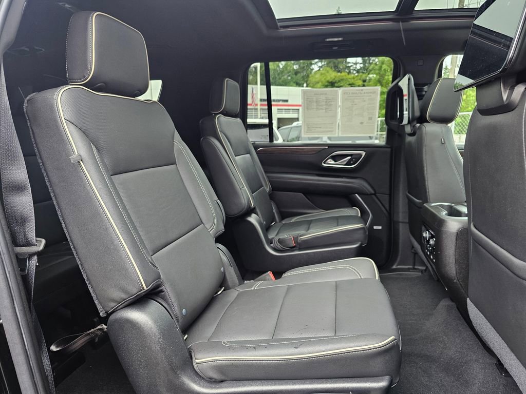 Used 2021 Chevrolet Suburban Premier AWD/4WD image 14