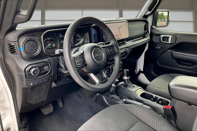 Used 2024 Jeep Wrangler Unlimited Rubicon 4xe AWD/4WD image 14