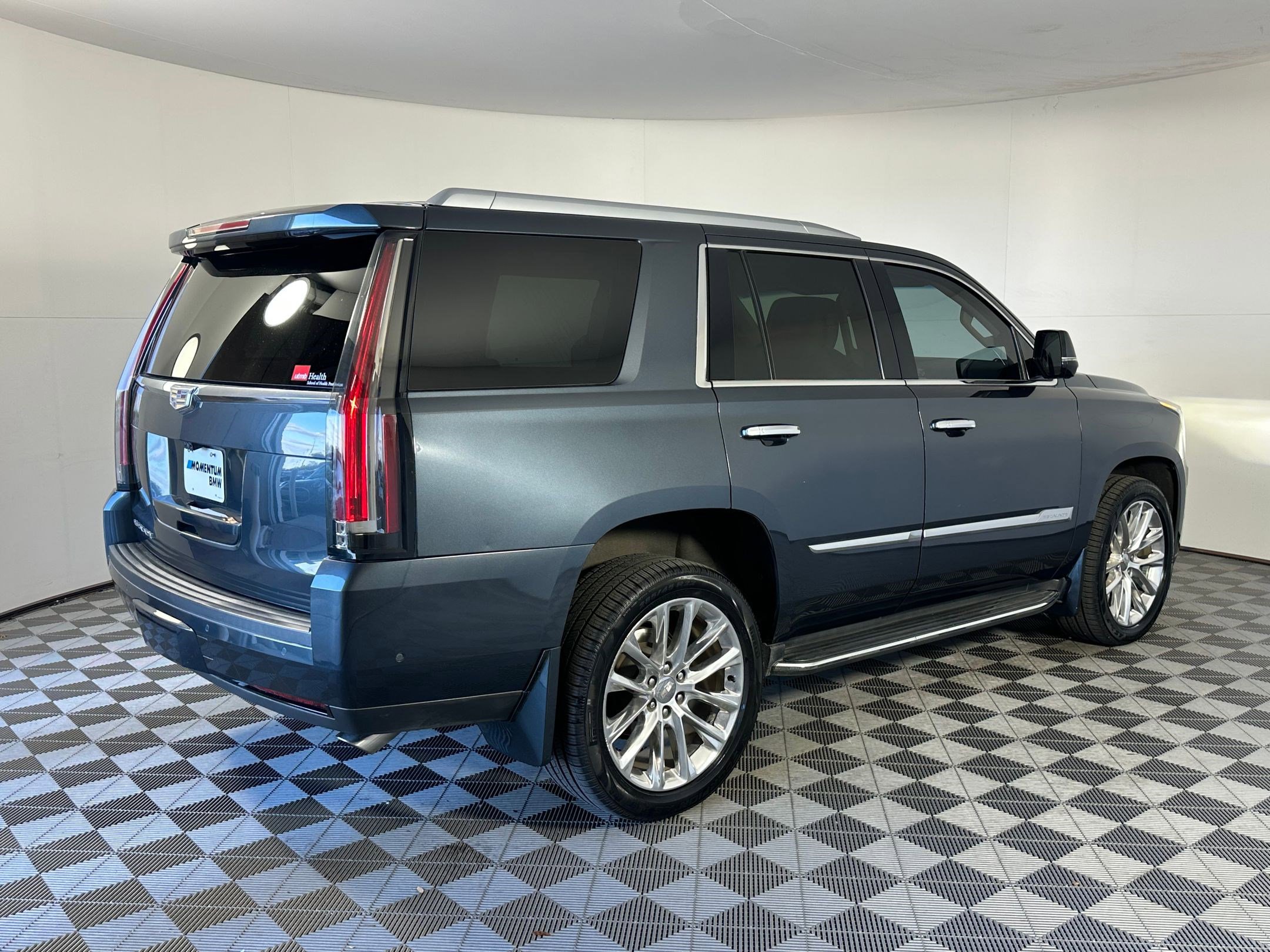 Used 2019 Cadillac Escalade Luxury image 7