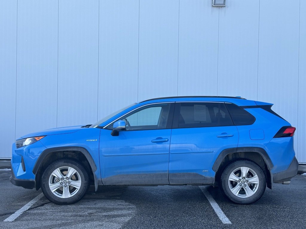 Used 2021 Toyota RAV4 LE image 2