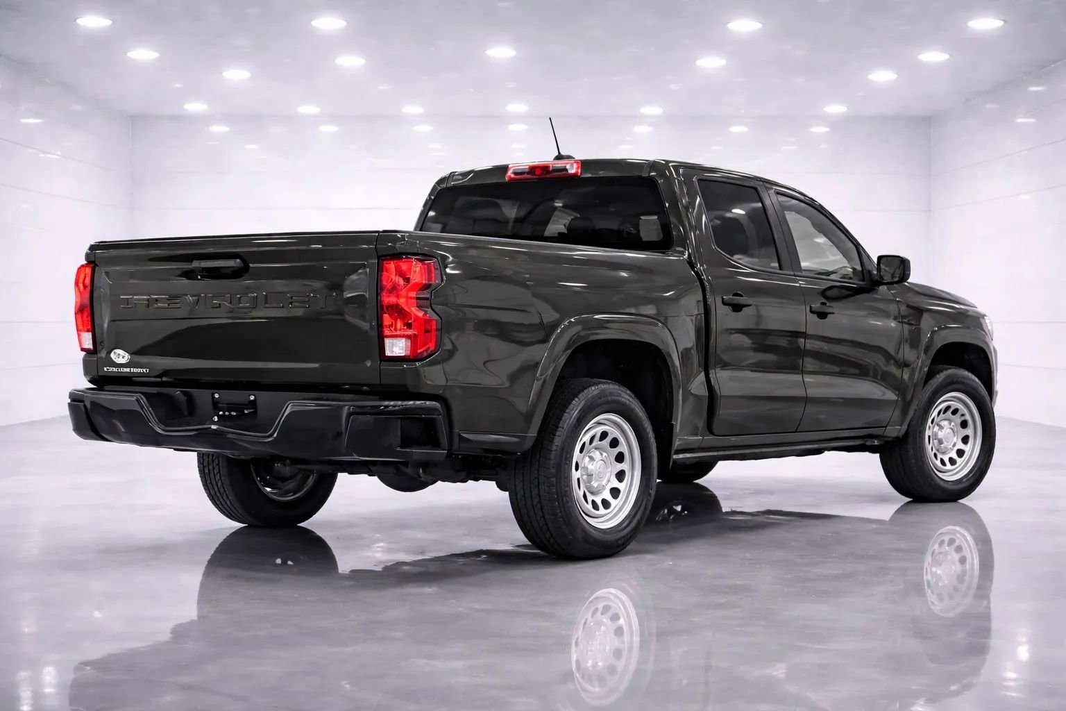 Used 2024 Chevrolet Colorado W/T image 5