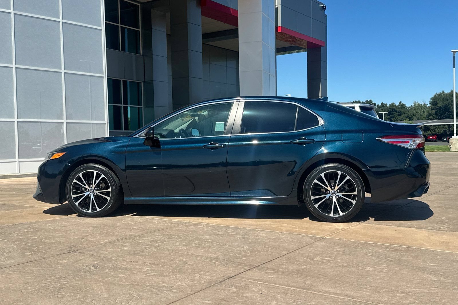 Certified 2020 Toyota Camry SE w/ Carpet Mat Package FWD image 8