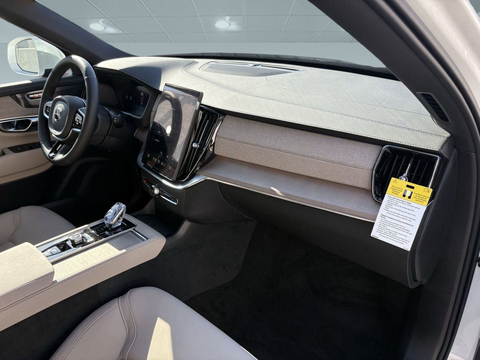 New 2026 Volvo XC90 B6 Plus w/ Protection Package Premier image 28