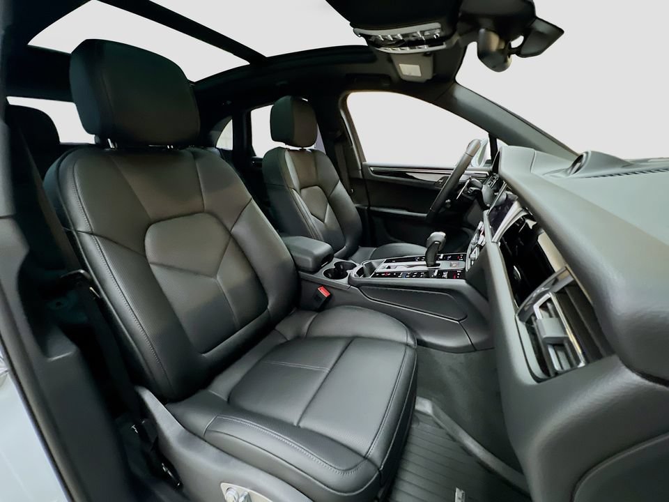 New 2026 Porsche Macan AWD/4WD image 30