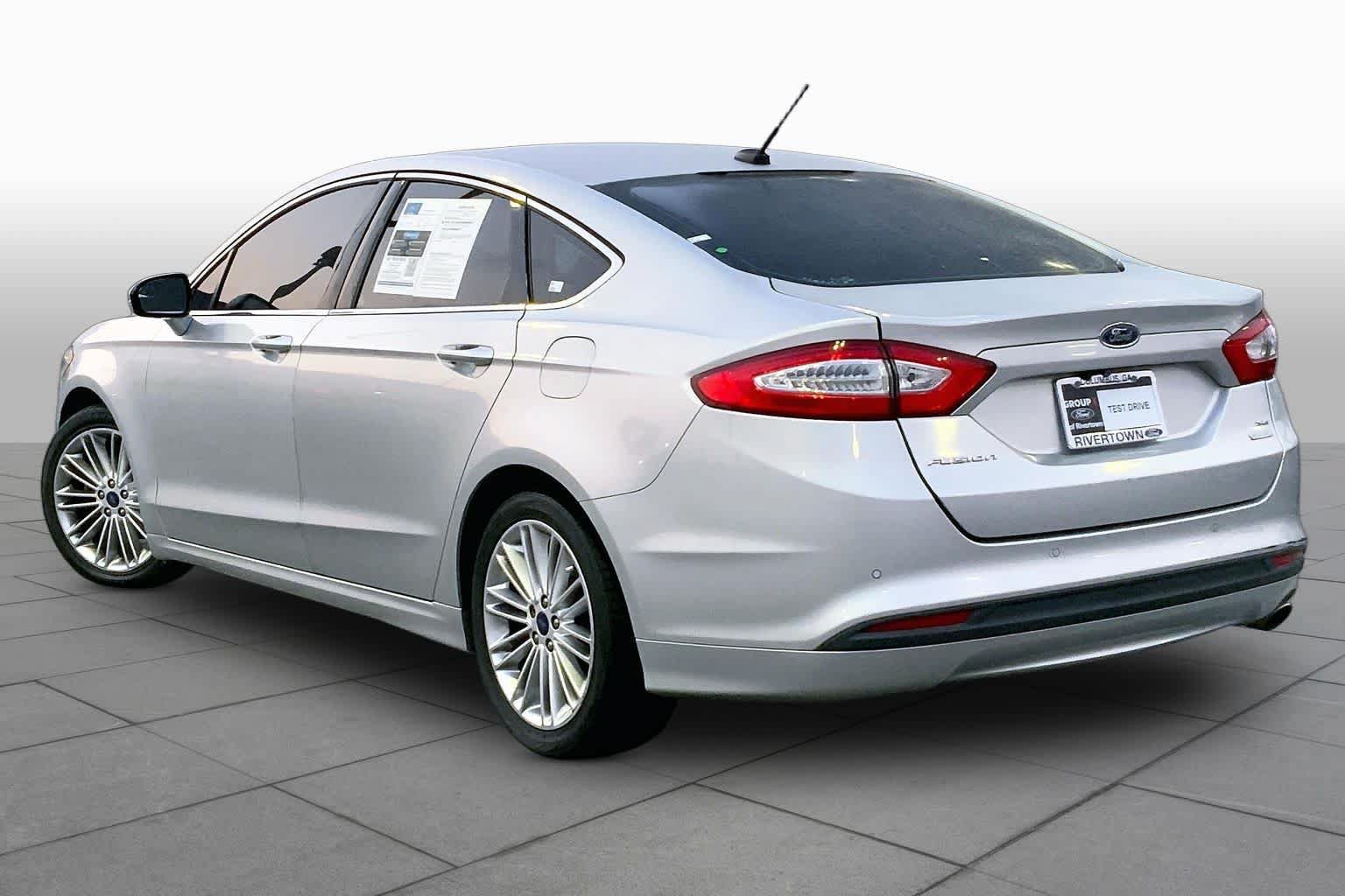 Used 2016 Ford Fusion SE w/ Equipment Group 202A FWD image 12