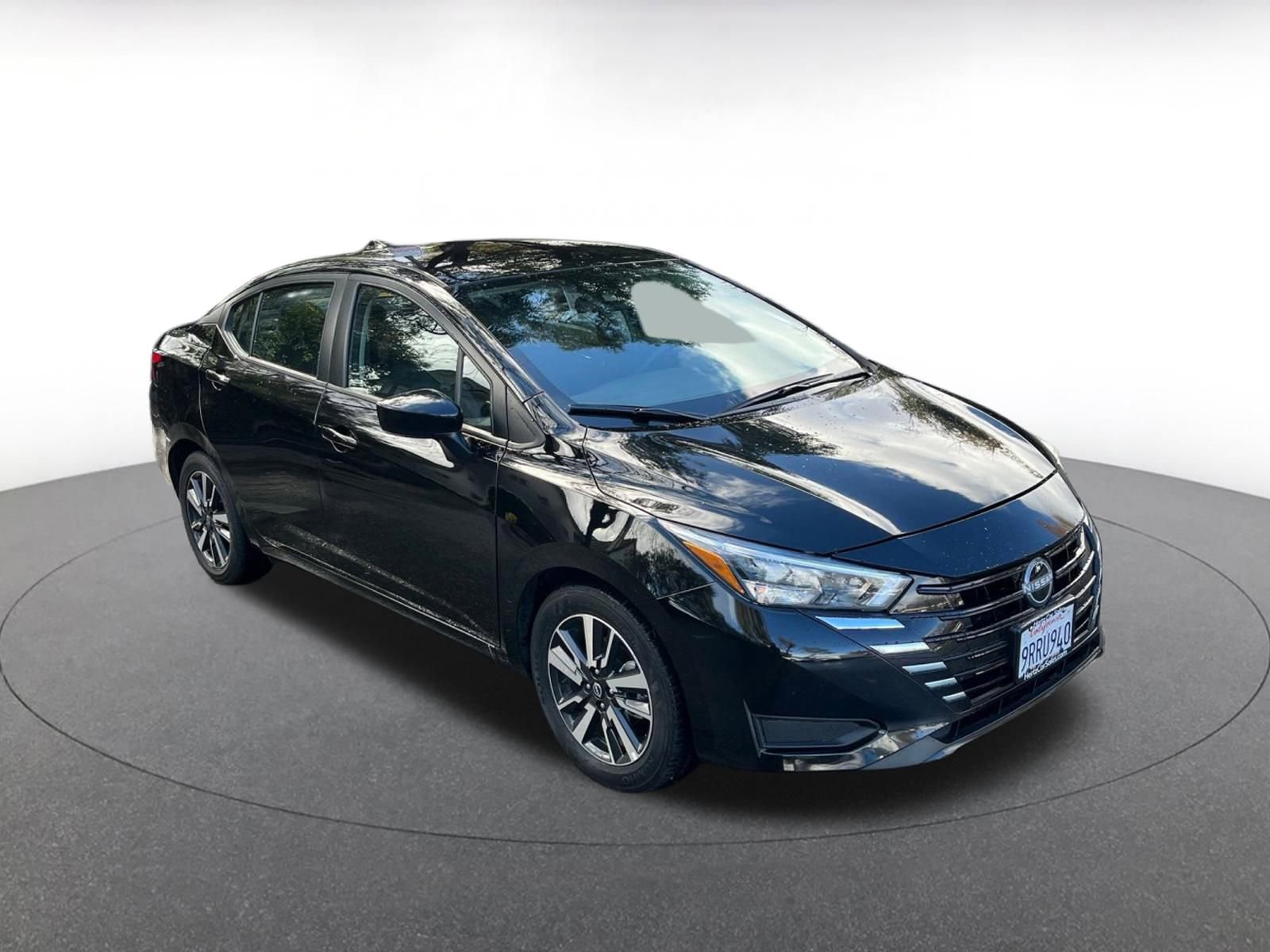 Used 2025 Nissan Versa SV image 1