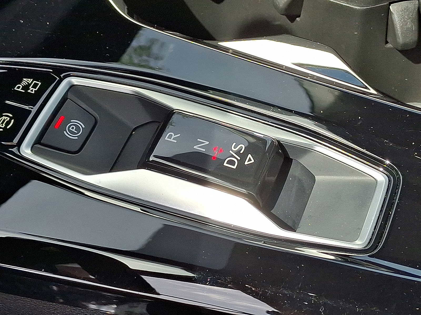 Used 2025 Audi Q5 Premium Plus w/ Premium Plus AWD/4WD image 12