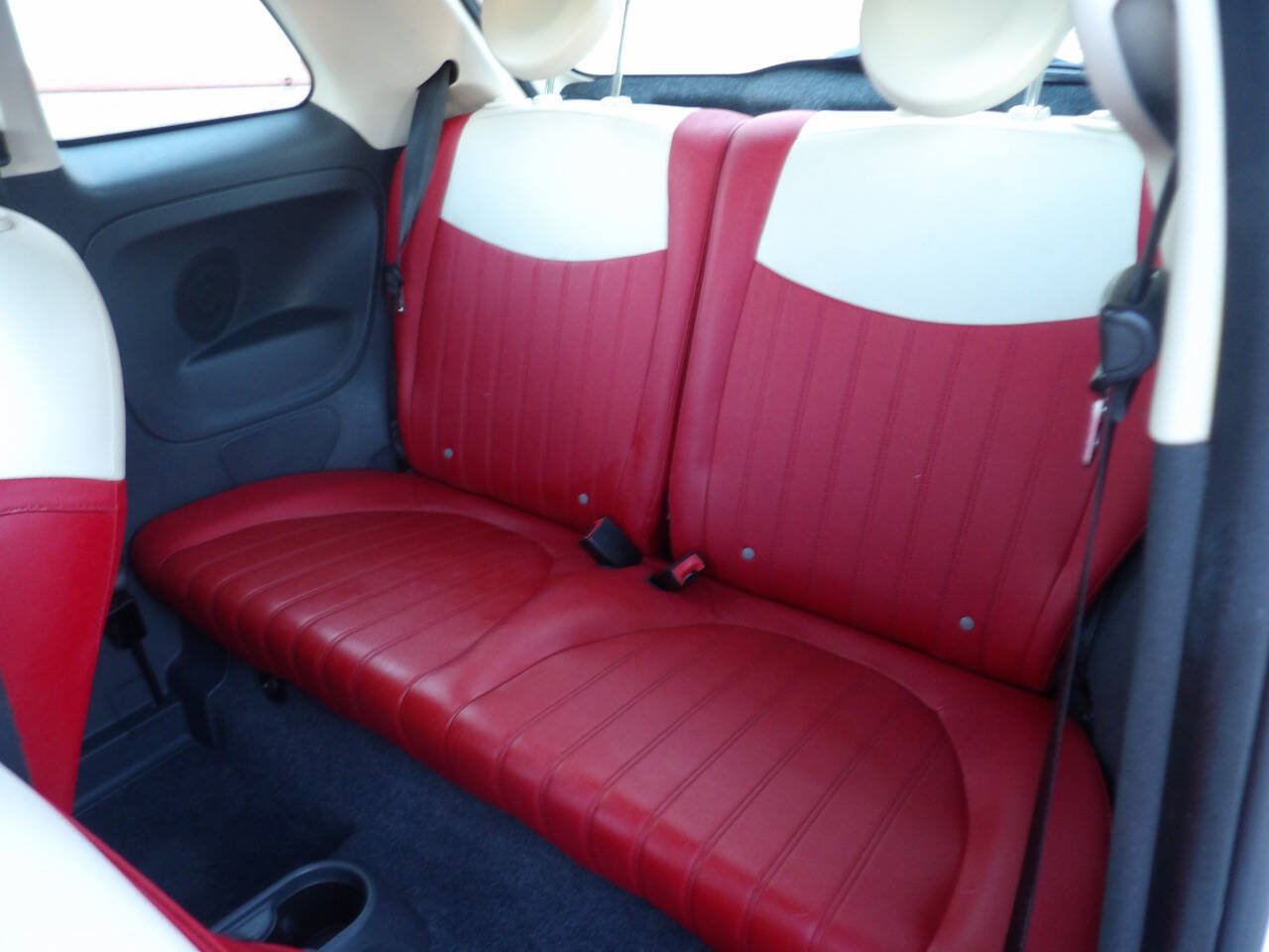 Used 2015 FIAT 500 Lounge w/ Luxury Leather Package FWD image 9