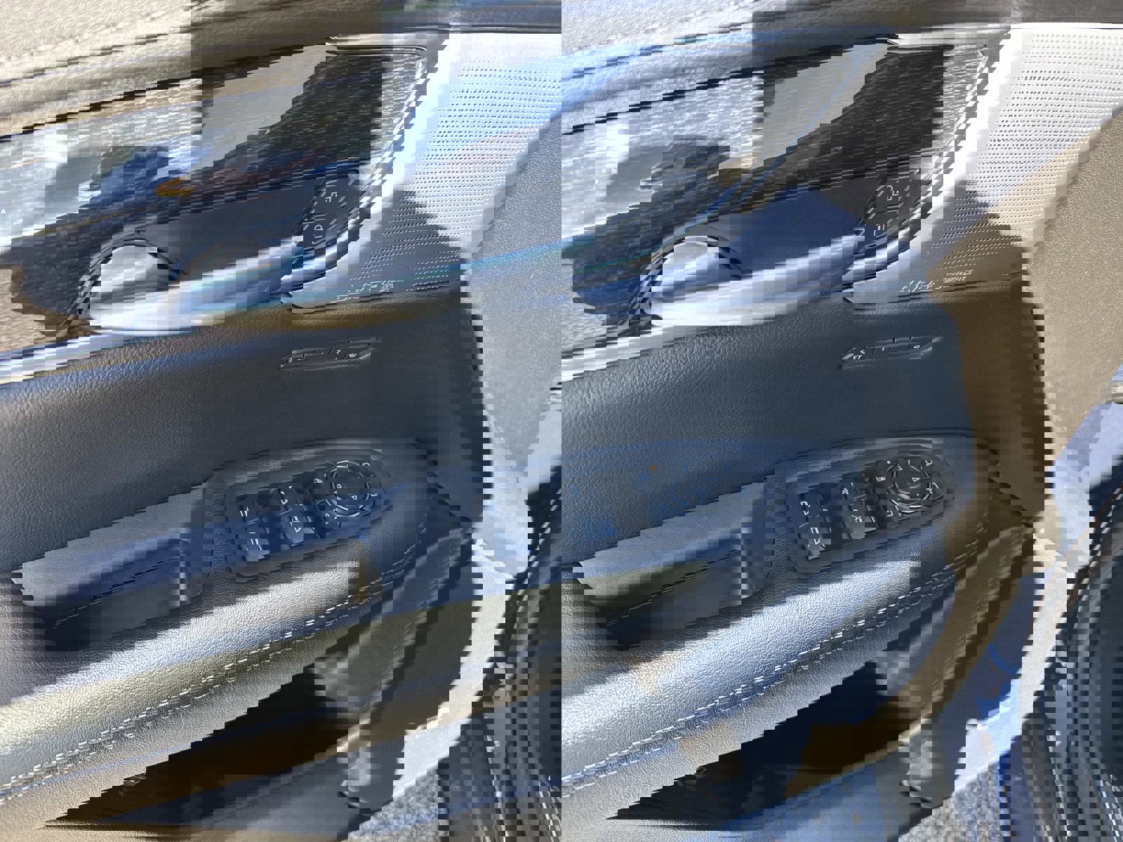 Certified 2025 Cadillac XT5 Premium Luxury image 19