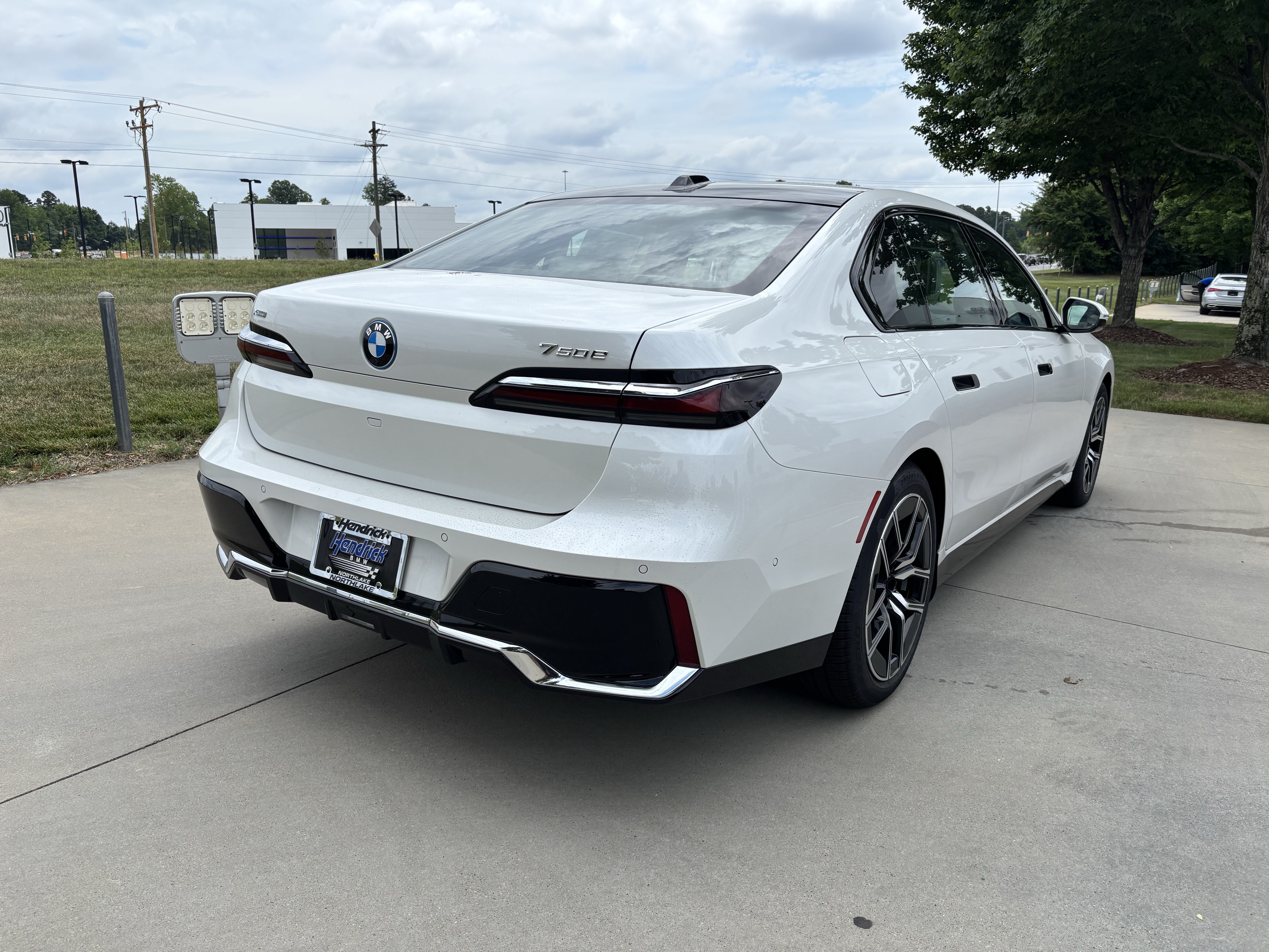 New 2026 BMW 750e xDrive AWD/4WD image 12