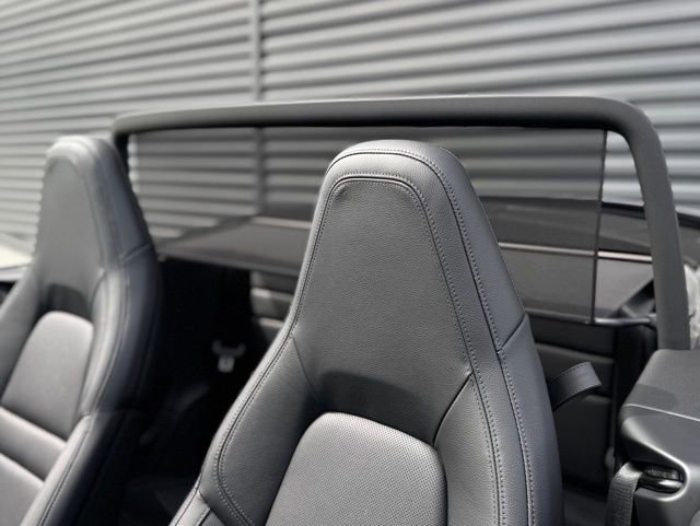 Used 2025 Porsche 911 Carrera image 33