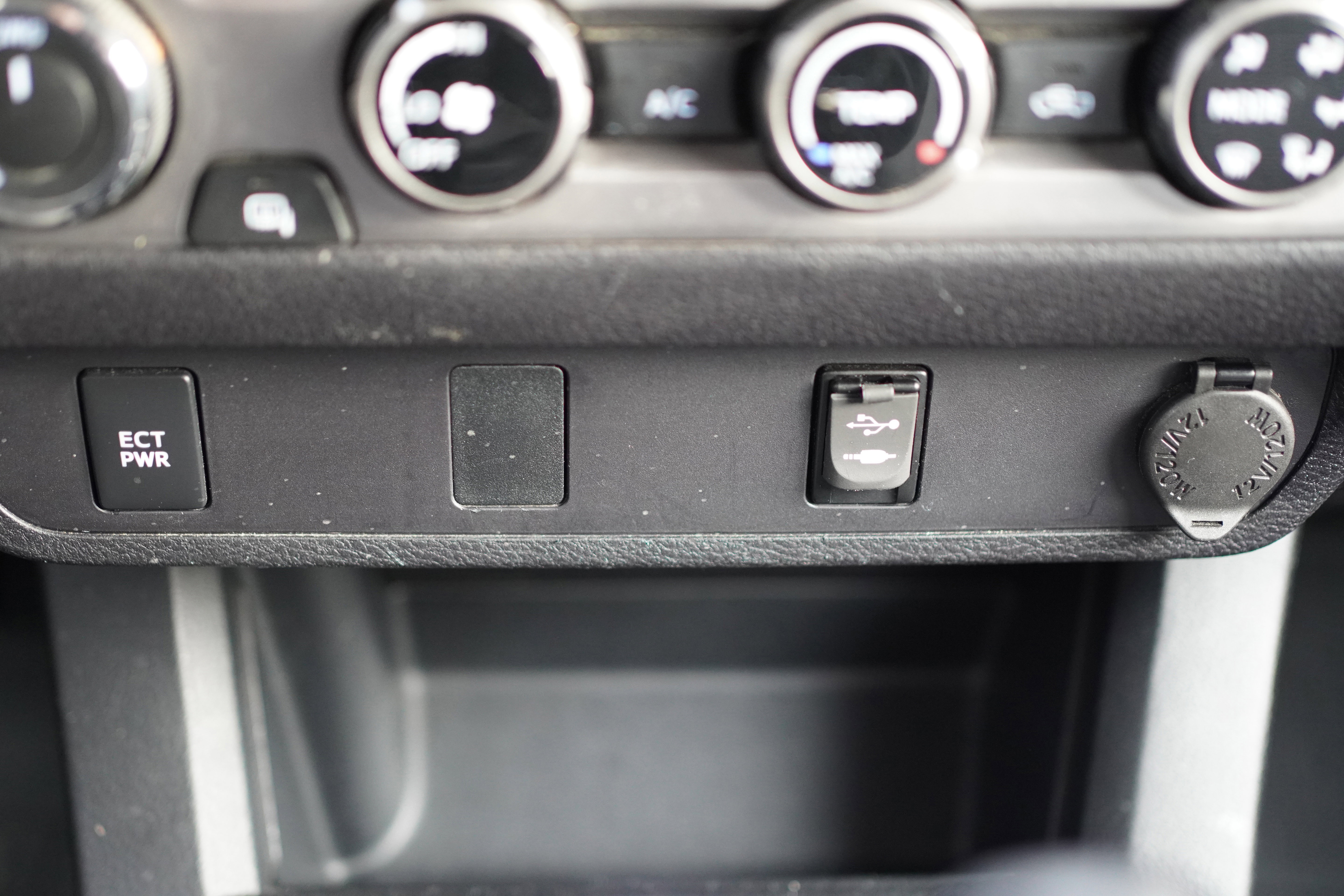 Used 2017 Toyota Tacoma SR5 image 38