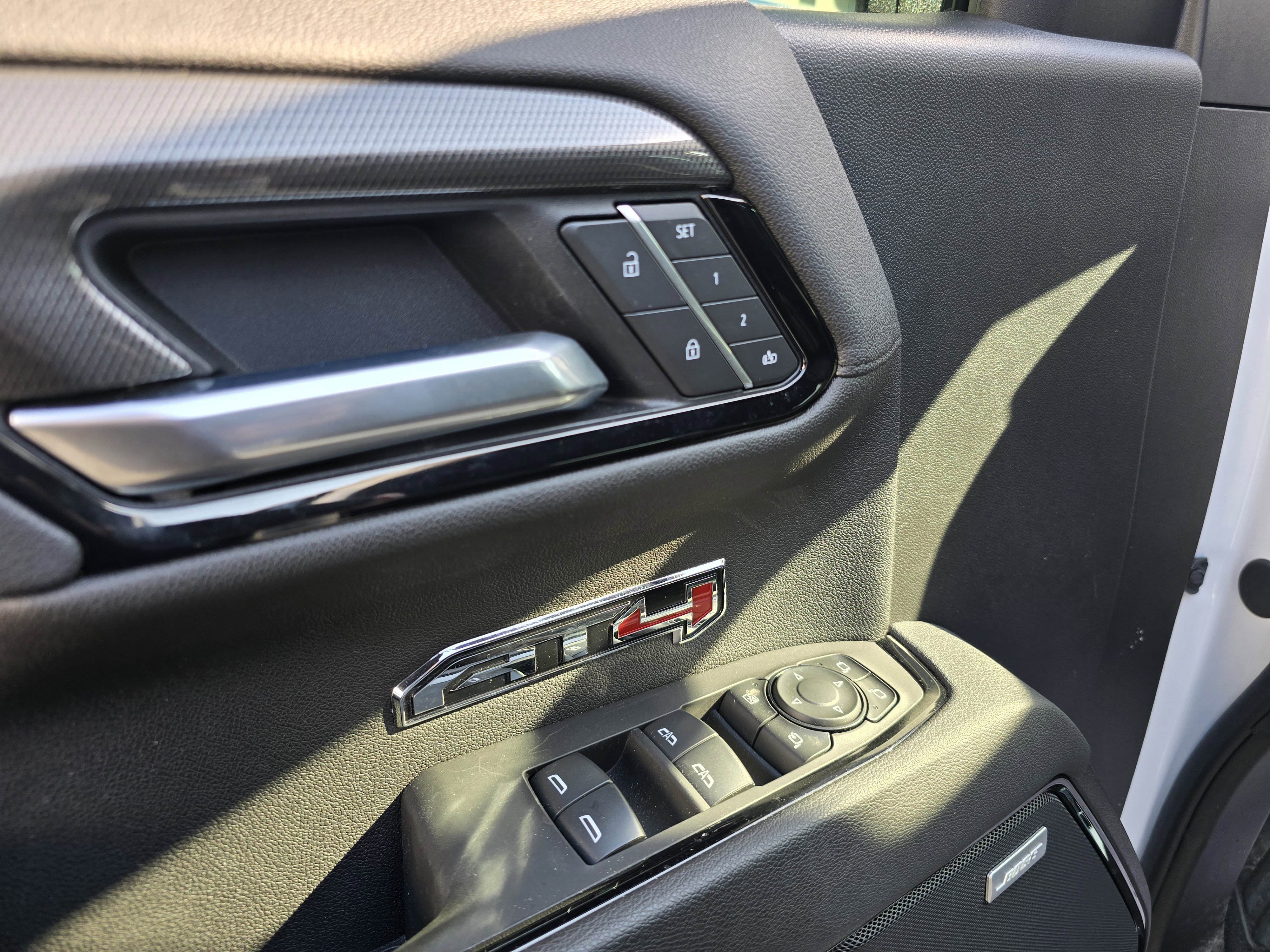 Used 2025 GMC Sierra 1500 AT4 image 19