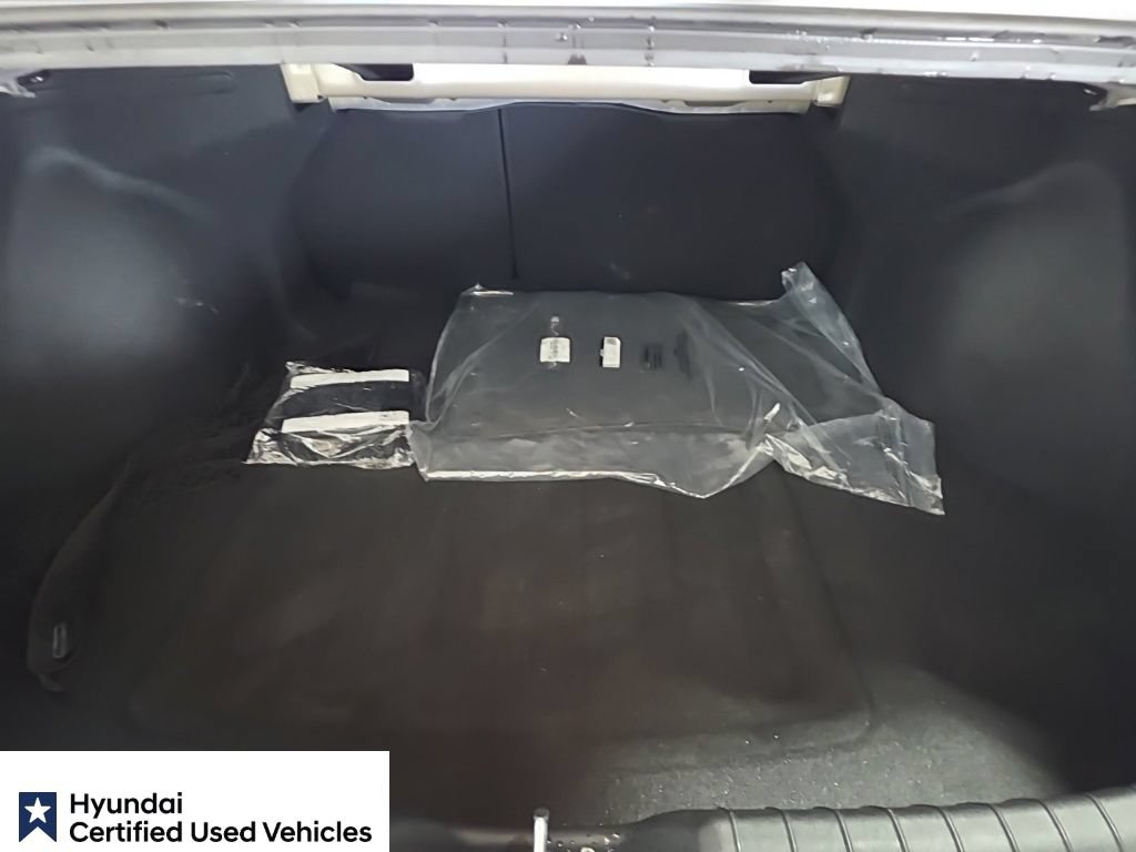 Used 2025 Hyundai Elantra SEL FWD image 14