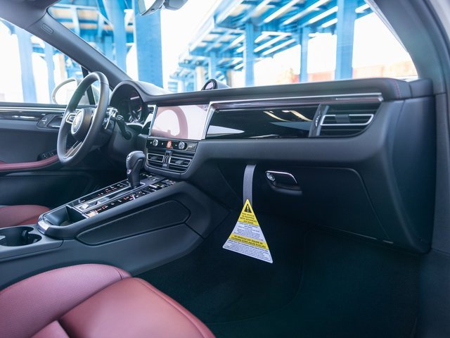 New 2026 Porsche Macan image 34