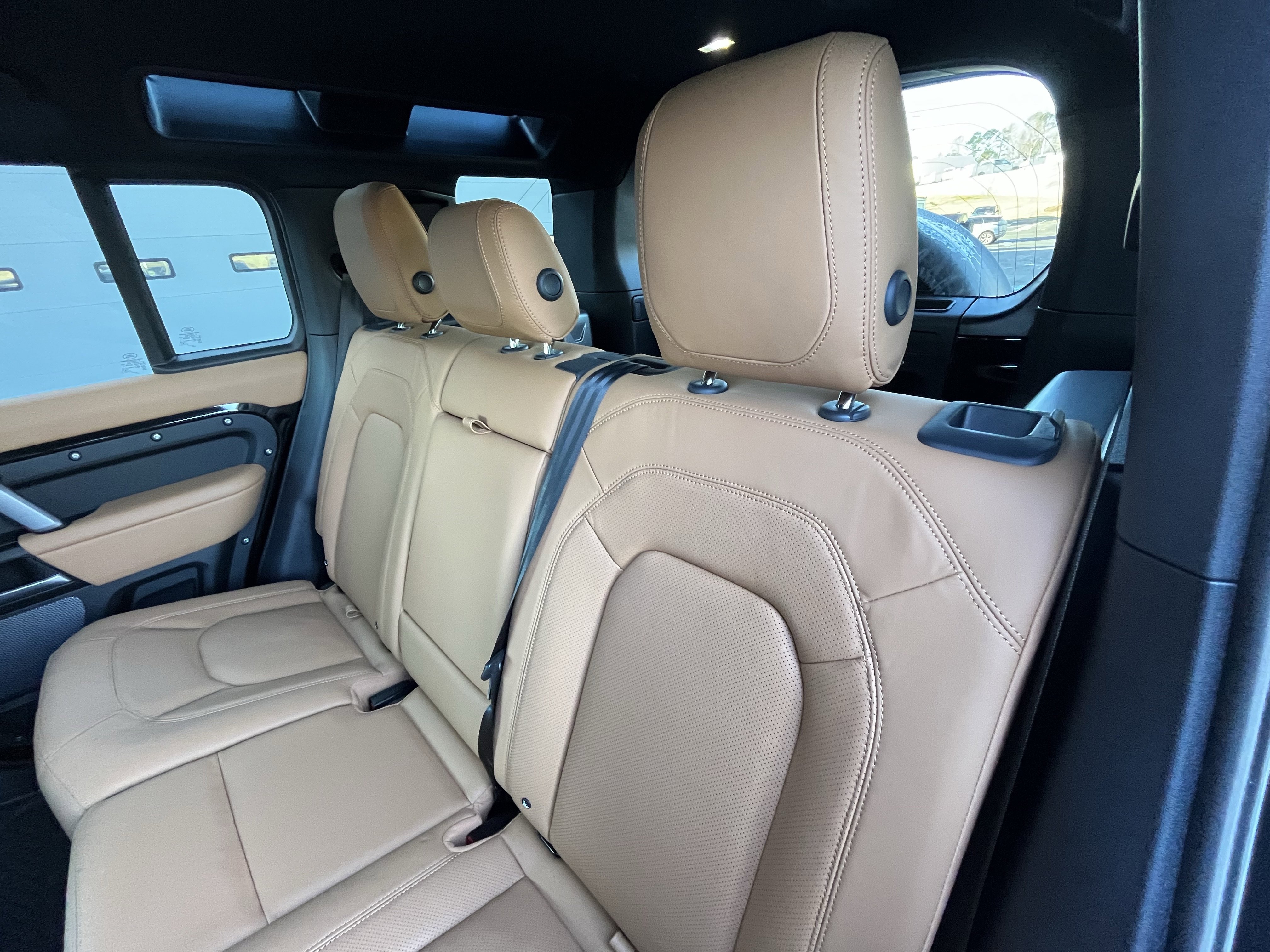 Used 2024 Land Rover Defender 110 V8 image 27