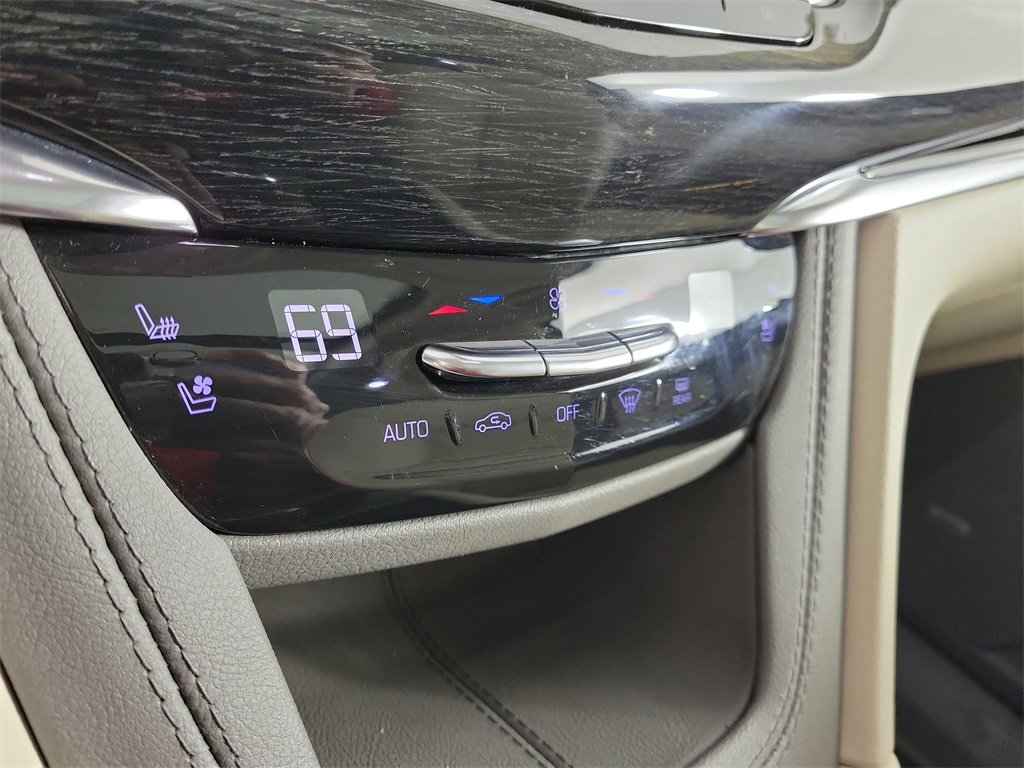 Certified 2023 Cadillac XT6 Premium Luxury image 29