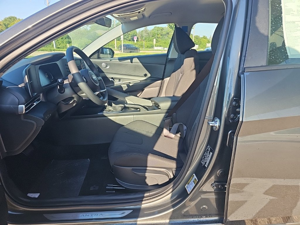 New 2026 Hyundai Elantra SE FWD image 9