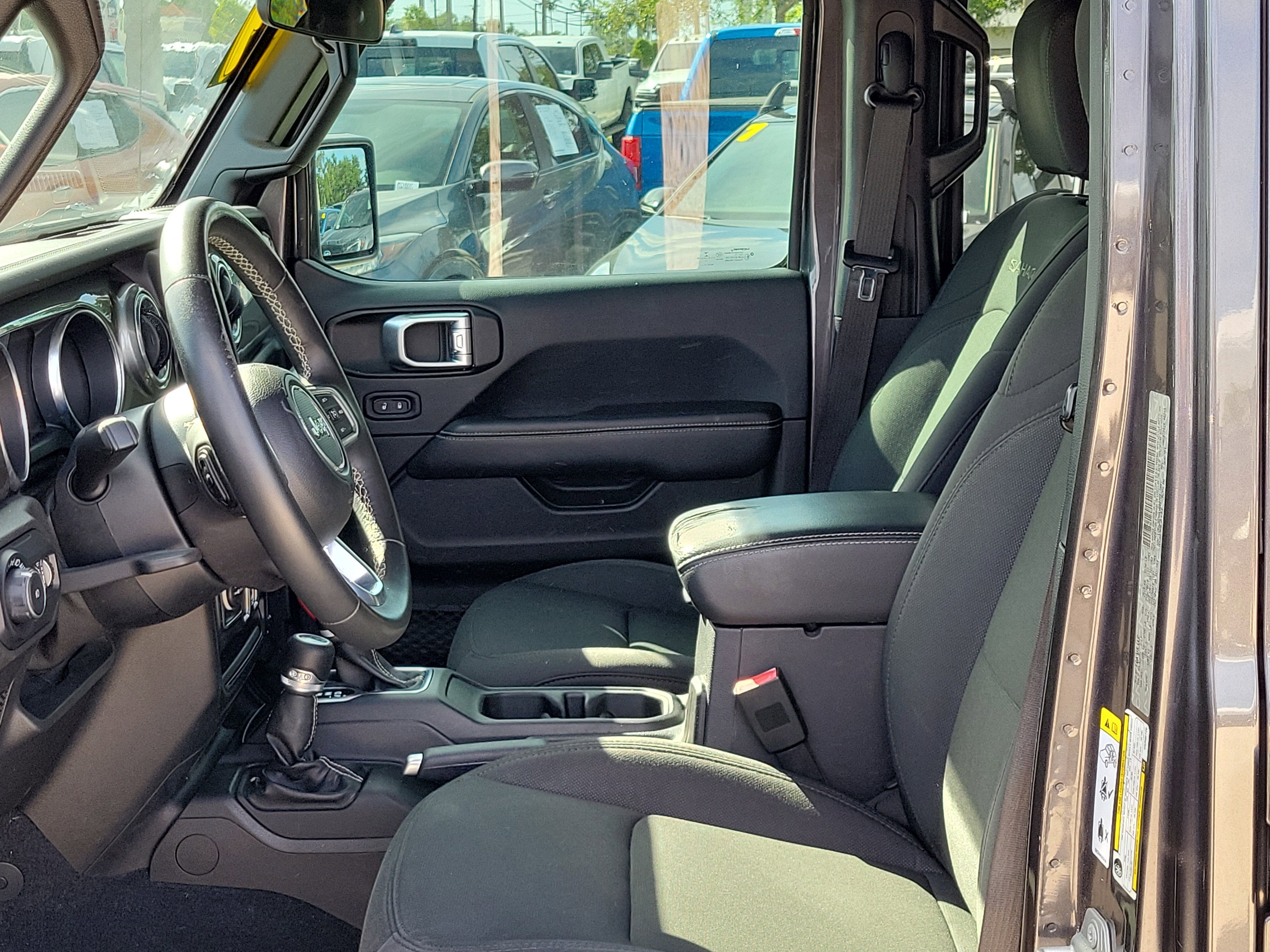 Used 2019 Jeep Wrangler Unlimited Sahara AWD/4WD image 22