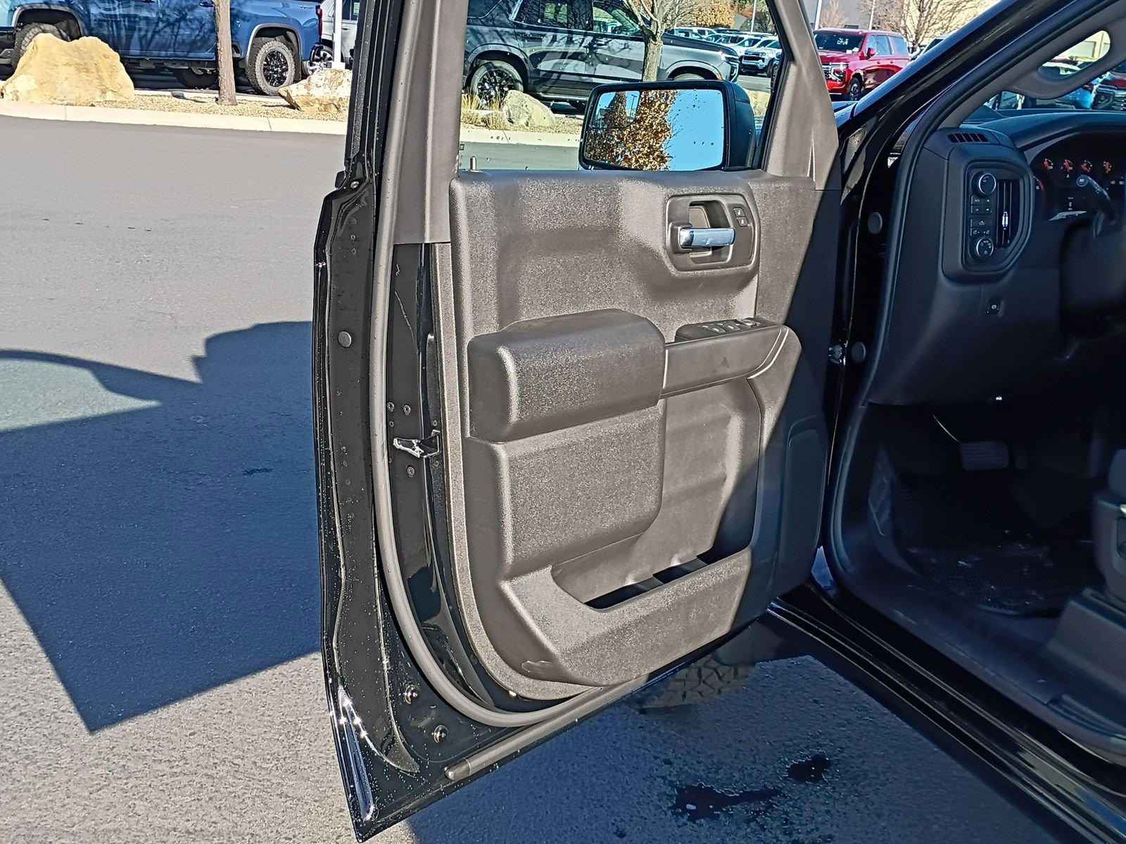 New 2026 Chevrolet Silverado 1500 Custom Trail Boss w/ Dark Appearance Package image 31