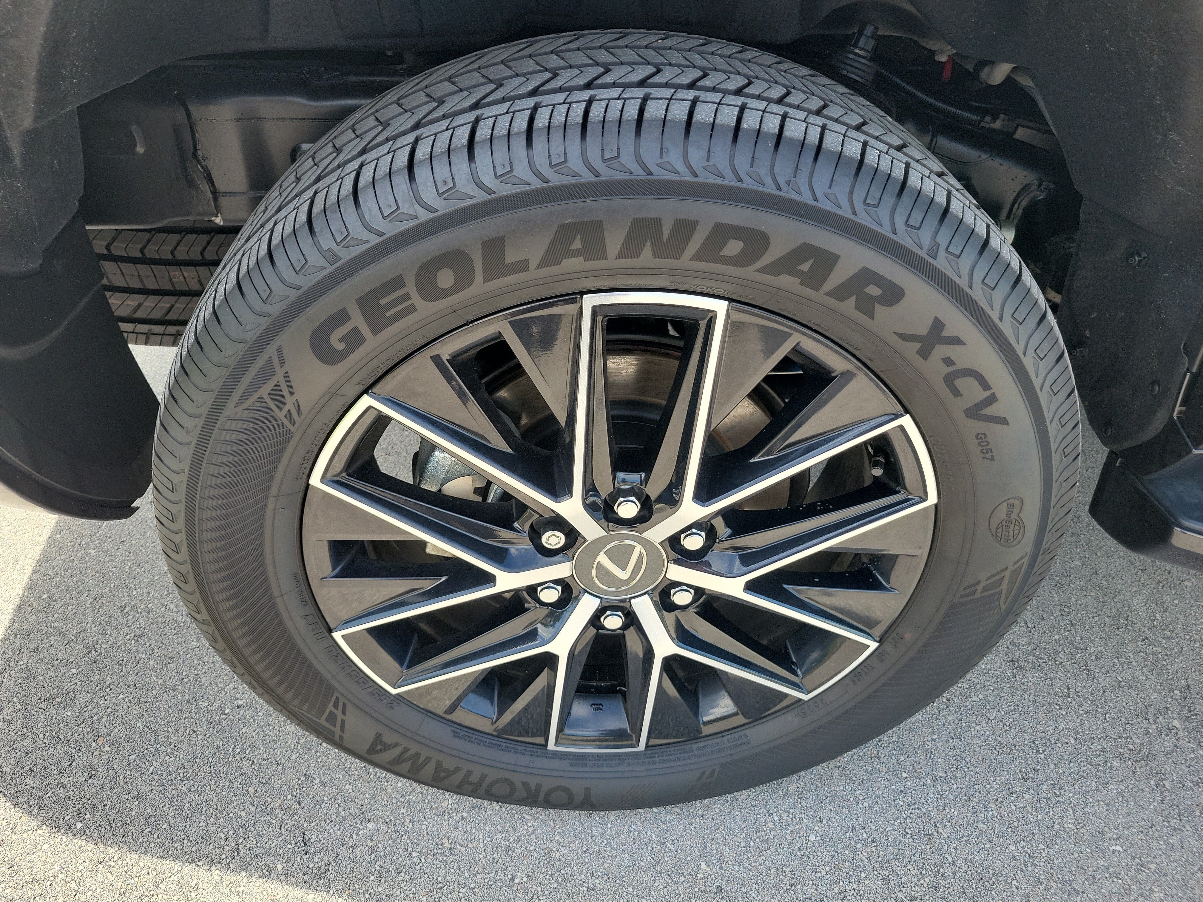 Used 2025 Lexus GX 550 w/ Accessory Package (2T) AWD/4WD image 9