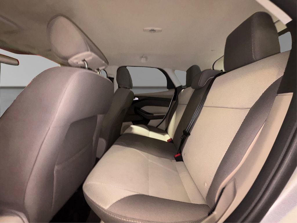 Used 2014 Ford Focus SE w/ SE Winter Package FWD image 10