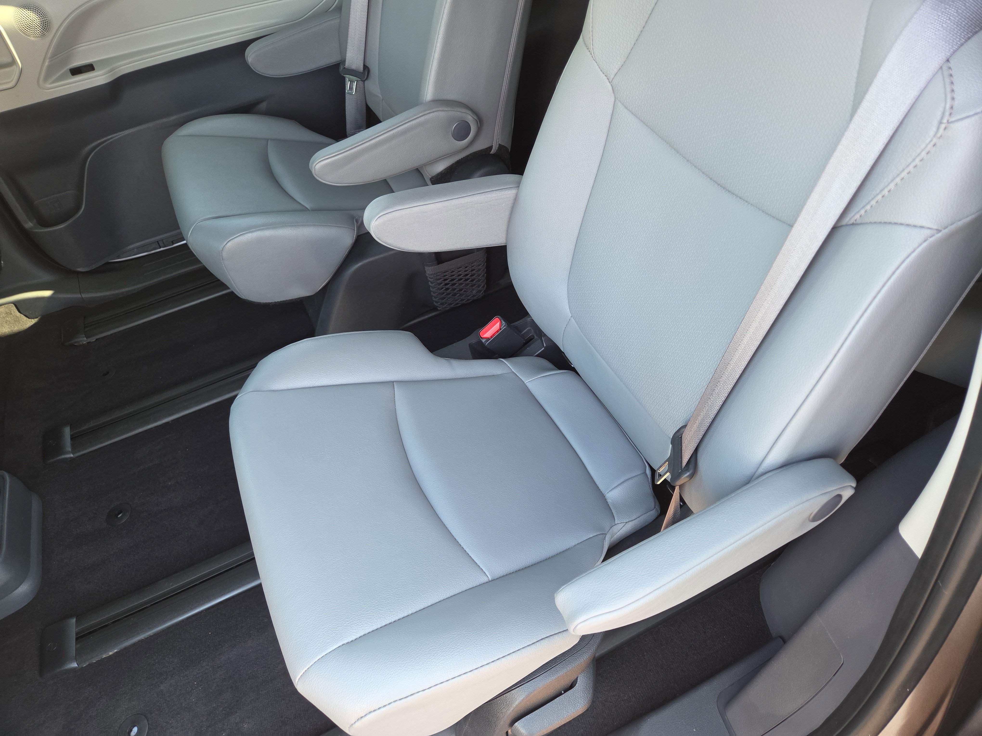 Used 2023 Toyota Sienna XLE w/ XLE Plus Package image 21