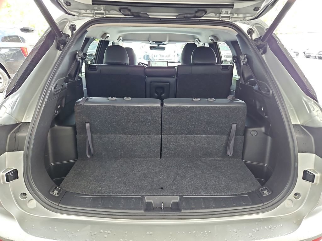Used 2025 Mitsubishi Outlander AWD image 30