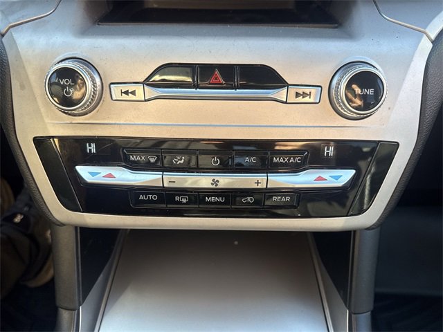 Used 2020 Ford Explorer XLT image 18