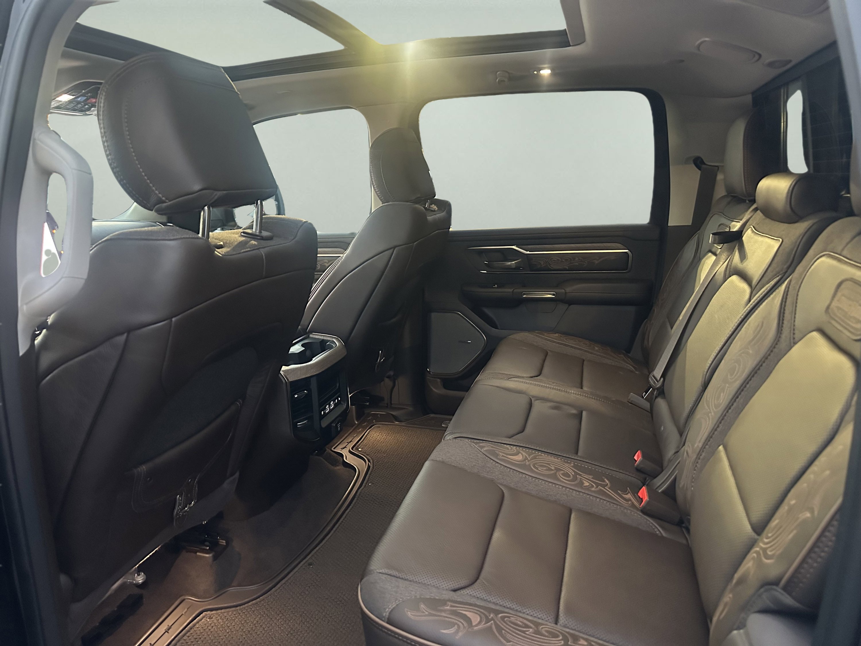 Used 2025 RAM 1500 Limited image 10