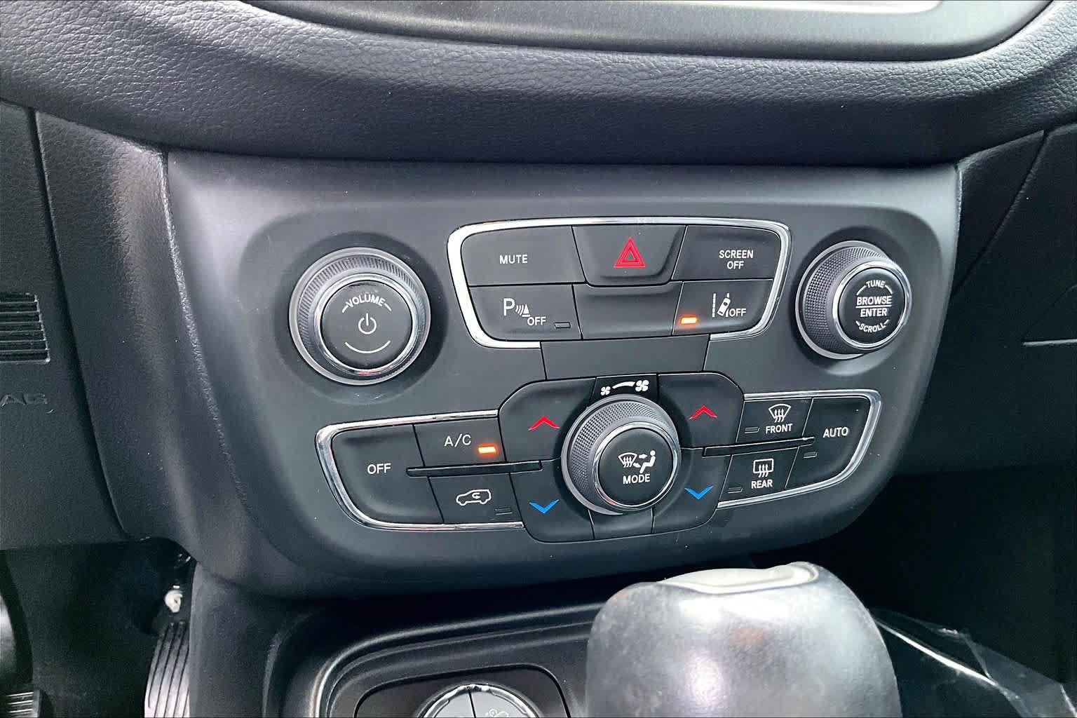 Used 2020 Jeep Compass Trailhawk w/ Leather Interior Group AWD/4WD image 35