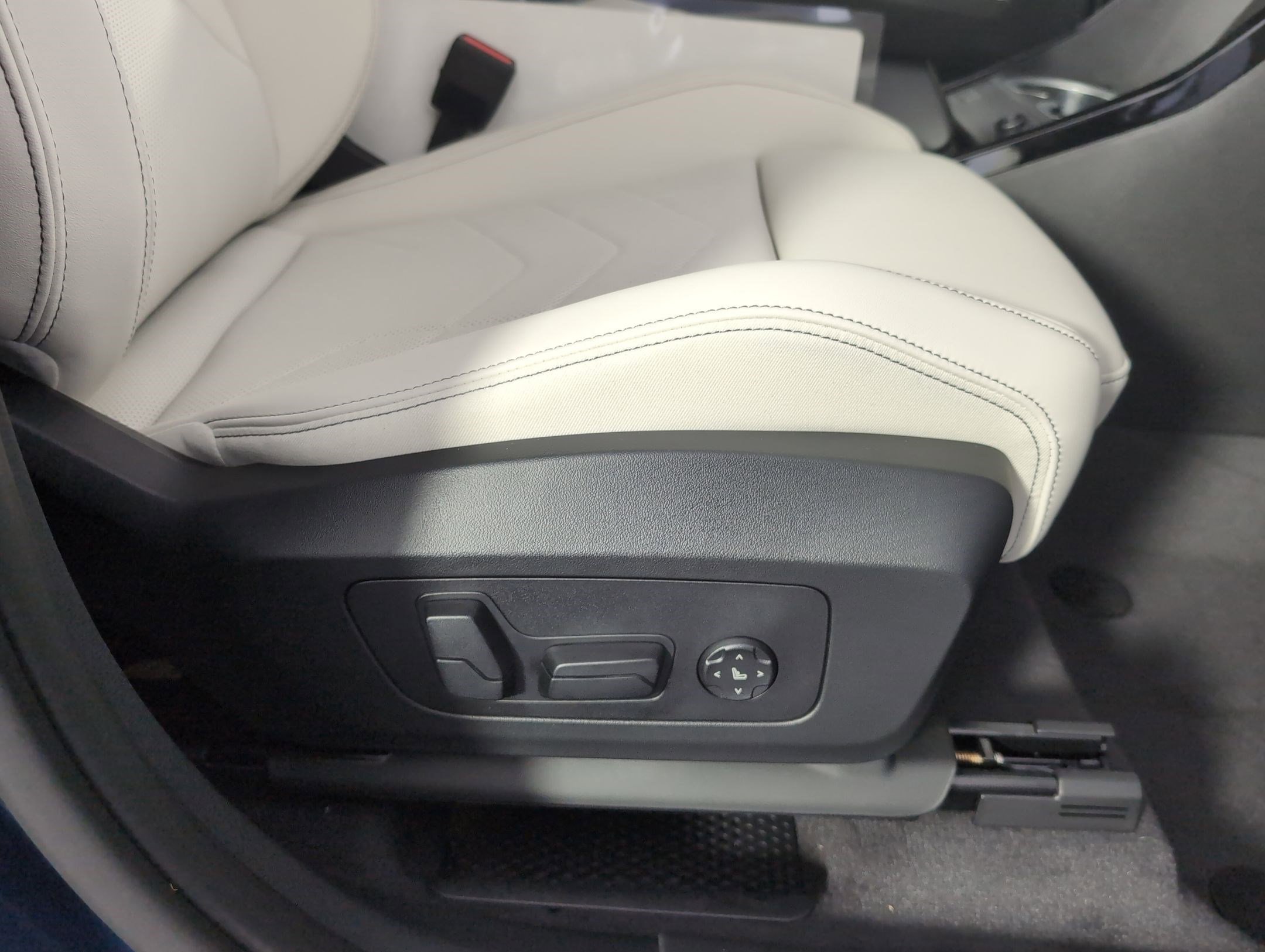 Used 2026 BMW X1 xDrive28i w/ Technology Package image 32