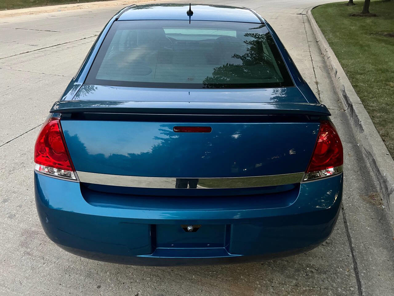 Used 2010 Chevrolet Impala LT w/ Convenience Package FWD image 5