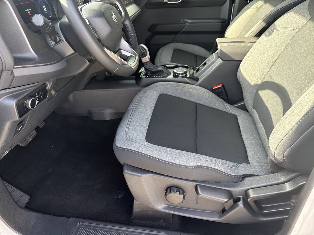 Used 2025 Ford Bronco Big Bend image 9