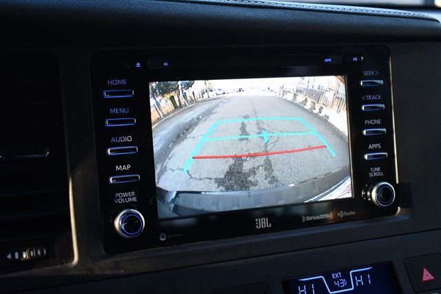 Used 2020 Toyota Sienna SE image 50