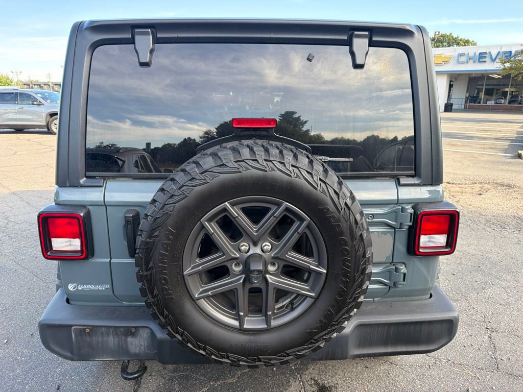Used 2024 Jeep Wrangler Unlimited Sport w/ Convenience Group AWD/4WD image 5