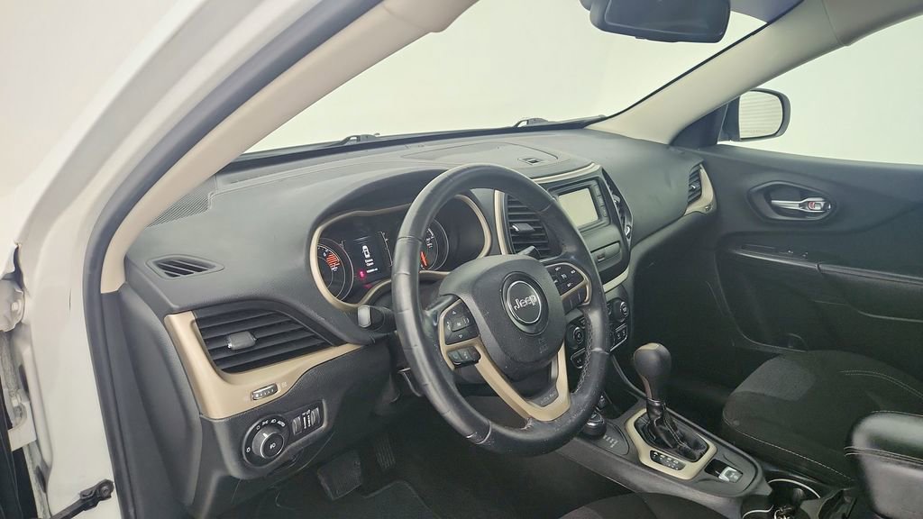 Used 2017 Jeep Cherokee Latitude image 14