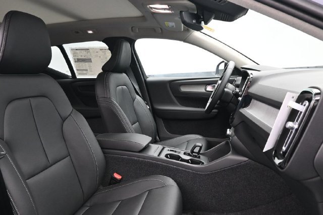 New 2026 Volvo XC40 B4 Core w/ Protection Package Premier FWD image 29