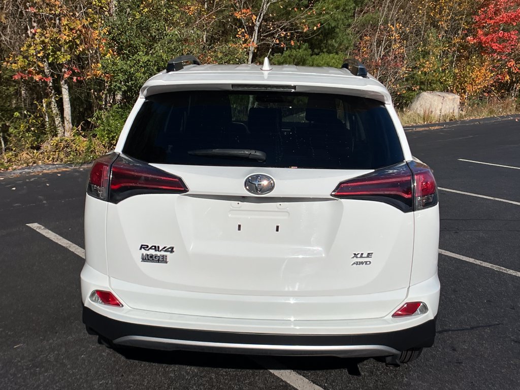 Used 2018 Toyota RAV4 XLE AWD/4WD image 4