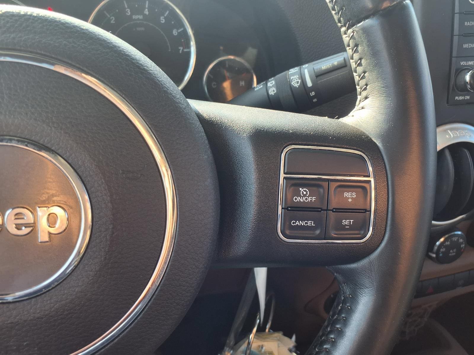 Used 2015 Jeep Wrangler Unlimited Rubicon w/ Max Tow Package AWD/4WD image 17