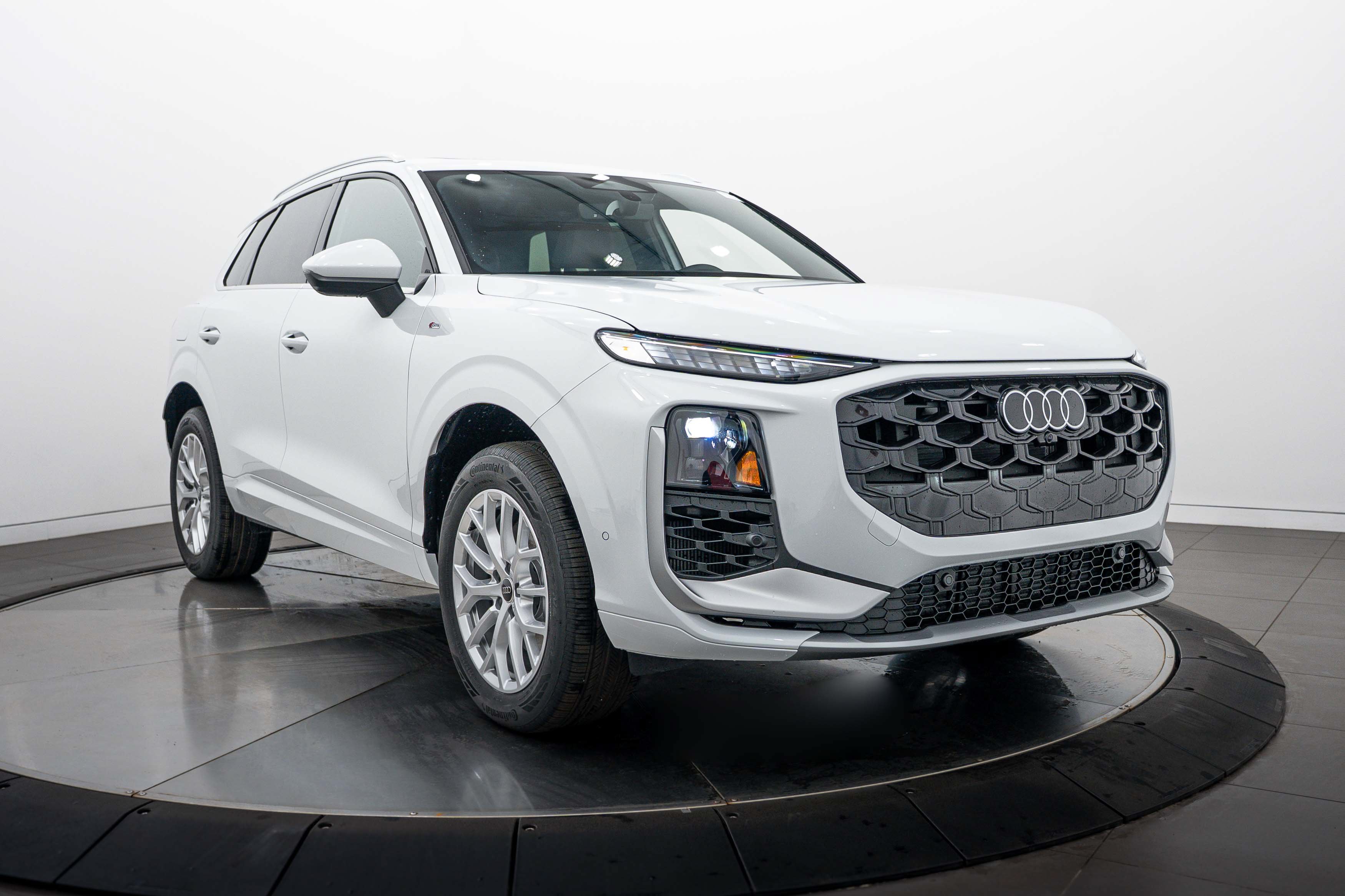 New 2026 Audi Q3 quattro 2.0T AWD/4WD image 2