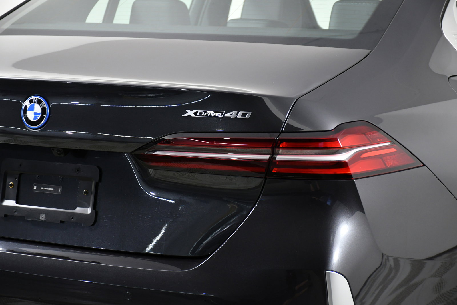 Used 2025 BMW i5 xDrive40 w/ Premium Package image 32