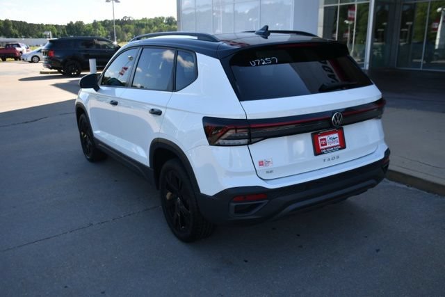 Used 2025 Volkswagen Taos SE w/ Taos MDO Package FWD image 3