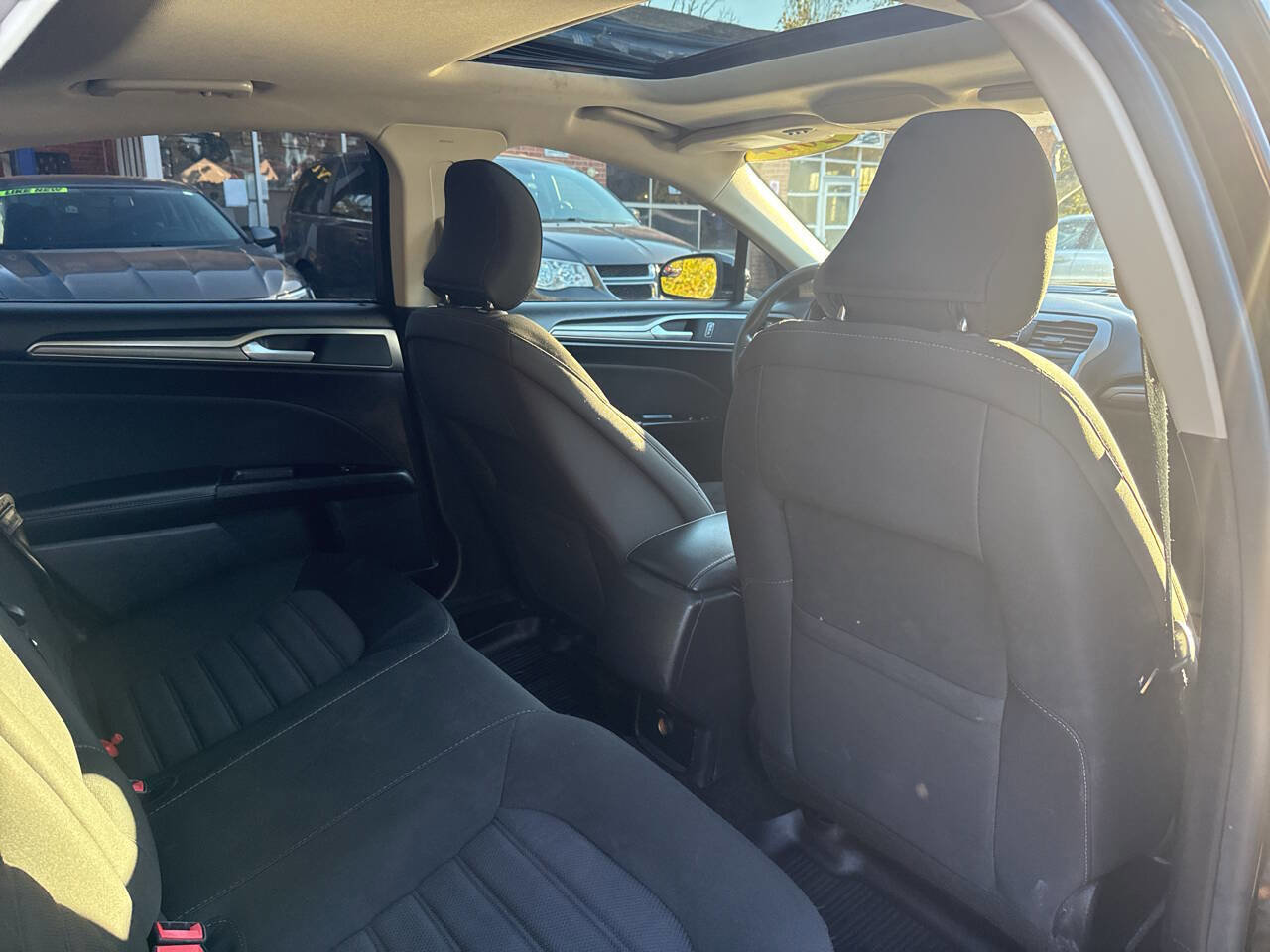 Used 2017 Ford Fusion SE image 16